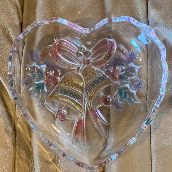 MIKASA NESTING HEART SHAPED BOWLS WITH CHRISTMAS BELLS DESIGN - Picture 5 of 5